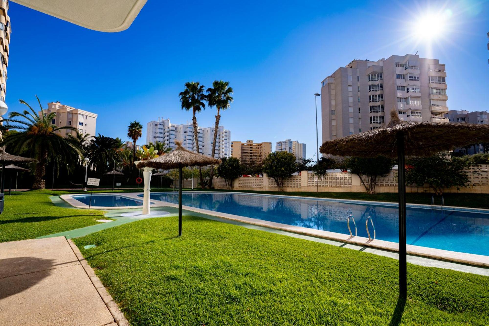 Apartamento Faro Blanco อาลิกันเต ภายนอก รูปภาพ